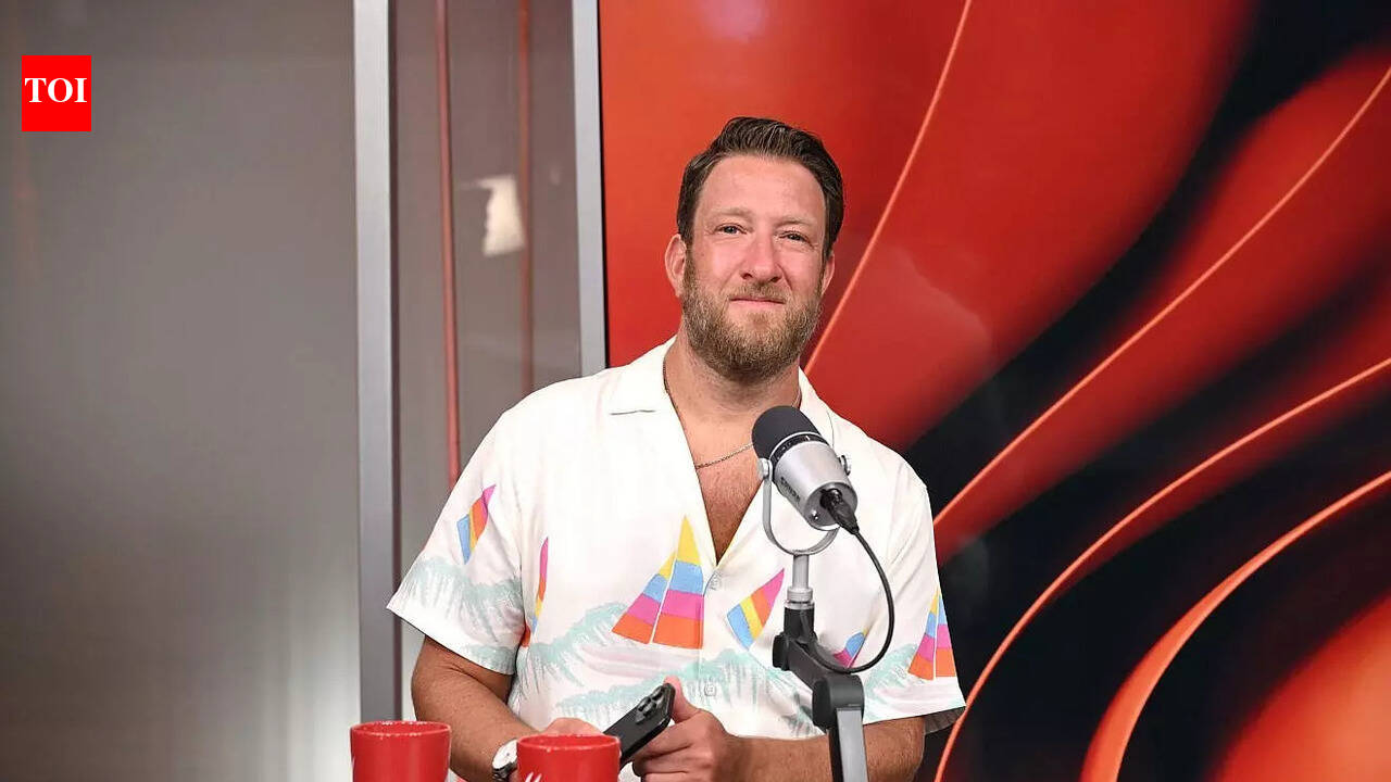 Dave Portnoy lashes out at Buccaneers over Tom Brady and Rob Gronkowski throwback ahead of Super Bowl LX