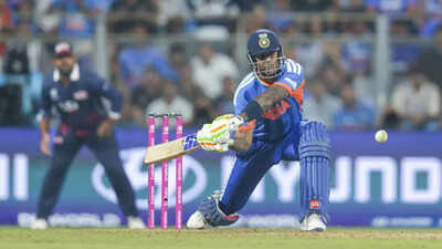  Suryakumar Yadav shines as India survive US scare to win opener