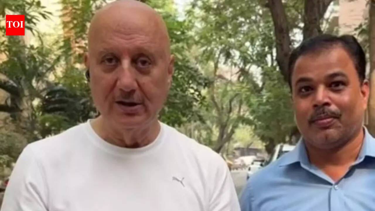 Anupam Kher says 'honesty is alive' as a security guard returns his fallen credit card