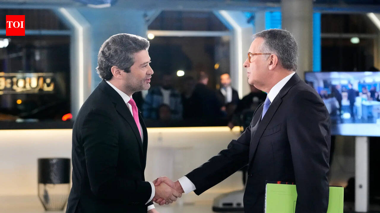 Portugal chooses between a moderate and a populist in runoff presidential election