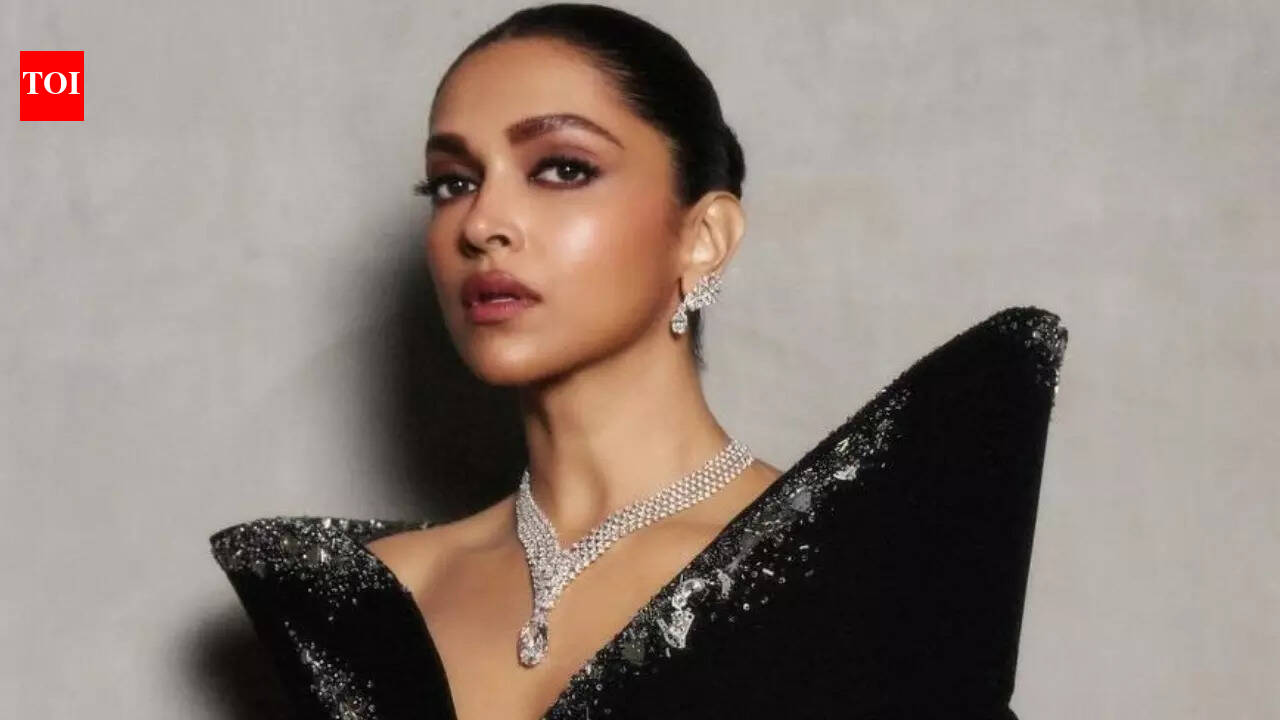 Deepika Padukone stuns in black at event - Pics