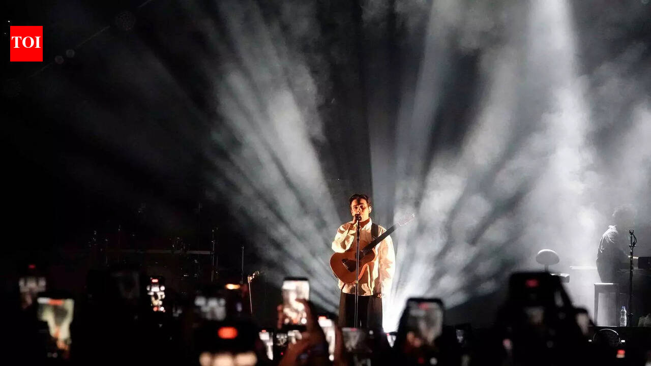 Anuv Jain woos Hyderabad: Love songs, Loud choruses &amp; one big ‘Yes!’