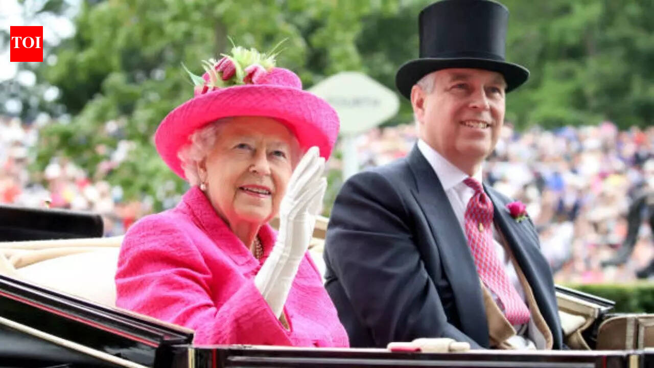 Queen Elizabeth's response to Prince Andrew's Epstein links revealed: 'Full support from mum'