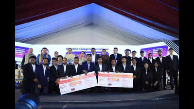 12 Gadchiroli Youth Head To Perth Under Lloyds Fellowship