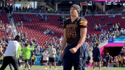  Patriots wideout Mack Hollins prepares for Super Bowl LX with standout pregame stretches
