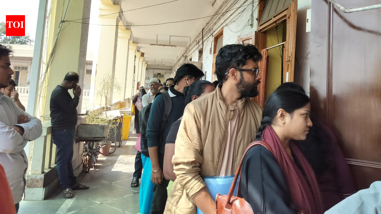 SIR hearing on without EC nod for deadline extension; SC to hear 7 petitions on Bengal