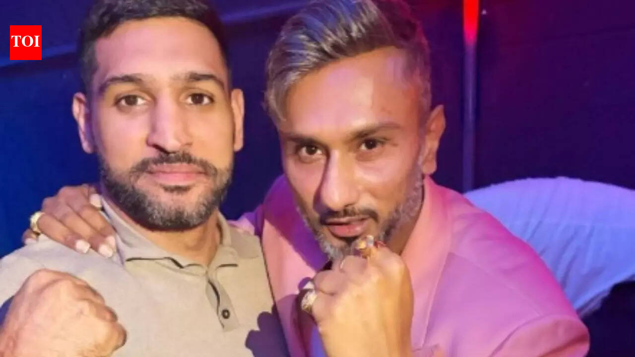 Yo Yo Honey Singh poses alongside boxing star Amir Khan: With my legendary brother
