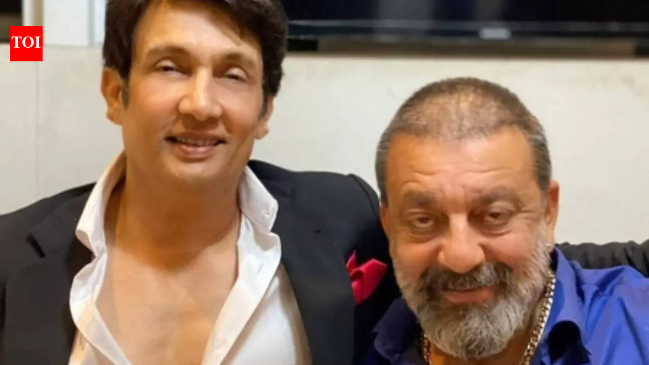 Shekhar Suman poses with 'OG' dude Sanjay Dutt in a moment to remember