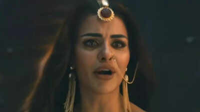  Ahana realizes that she still loves Aryaman, refuses to kill him