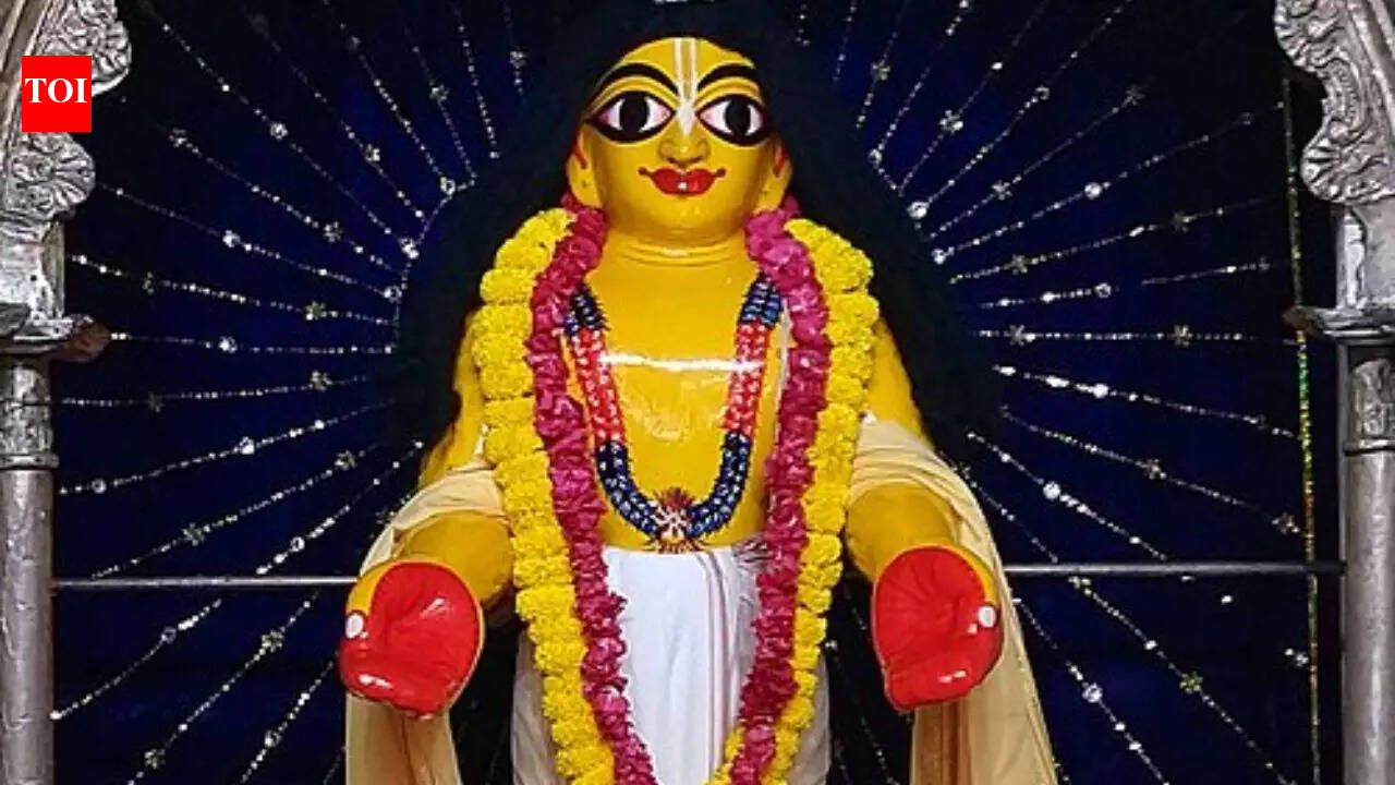 Spiritual Quote of the day by Chaitanya Mahaprabhu: "The Holy Name of Krishna Cleanses the Mirror of the Heart"