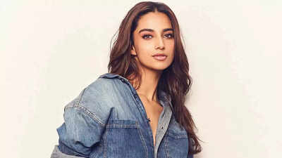  Meenaakshi Chaudhary