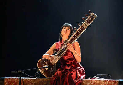Anoushka casts a spell on Pune with her sitar