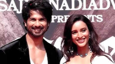 Shahid Kapoor and Triptii Dimri perform energetic hook step on 'Paan Ki Dukaan' song at 'O'Romeo' promotional event - Watch