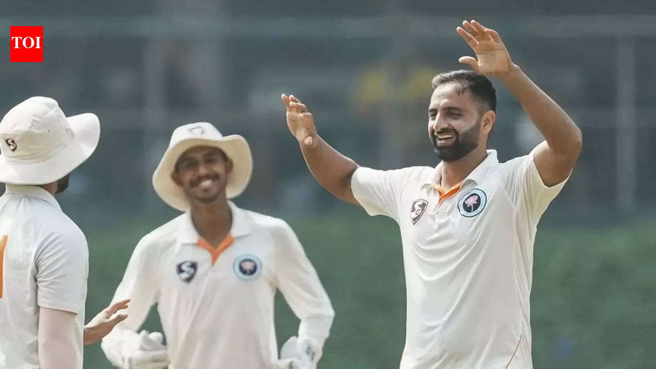 Auqib Nabi's 12-wicket haul powers J&K into Ranji Trophy semifinals