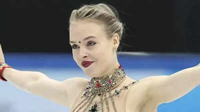  Russian figure skater dances on 'Dhurandar' title track with red bindi