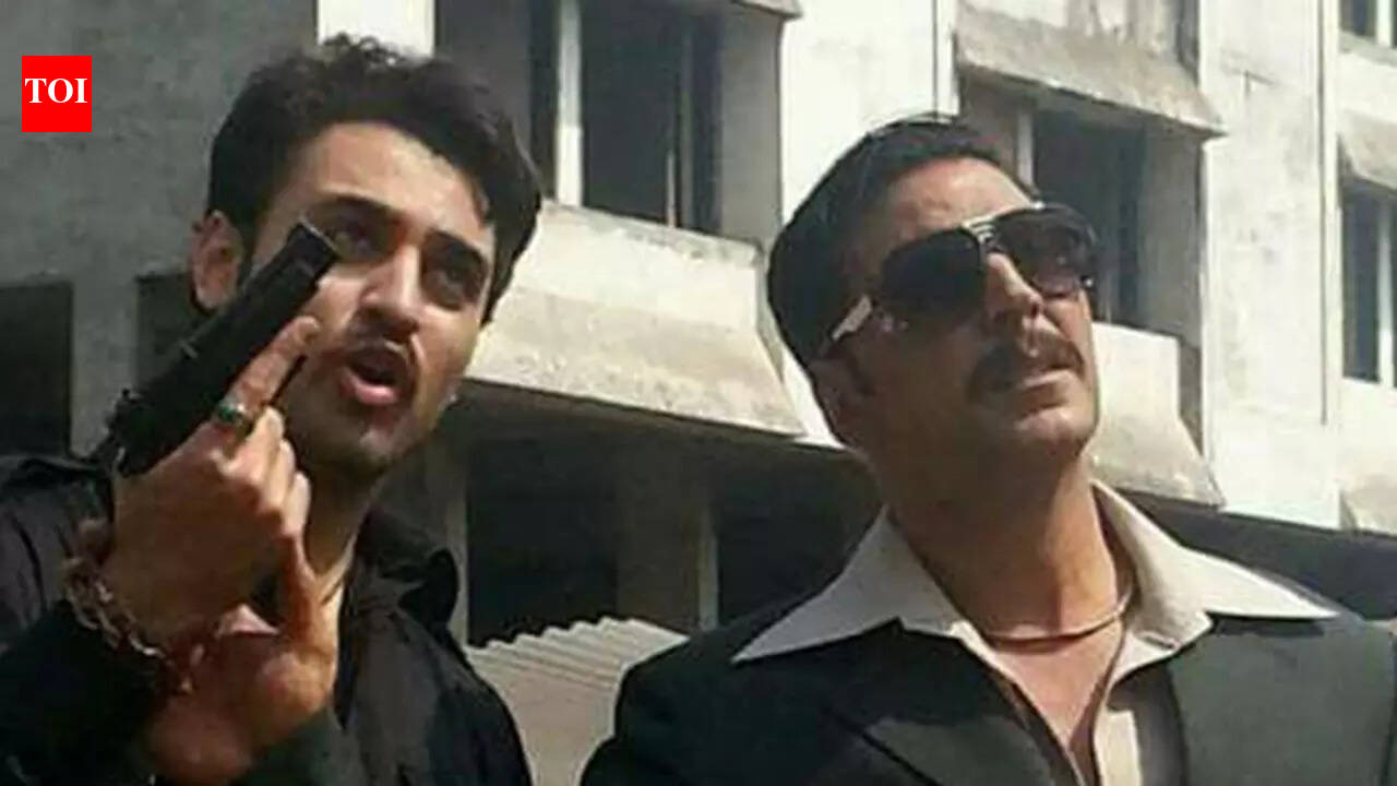Imran Khan recalls turning down gold iPhone during film promotions; netizens speculate ‘richer’ co-star to be Akshay Kumar
