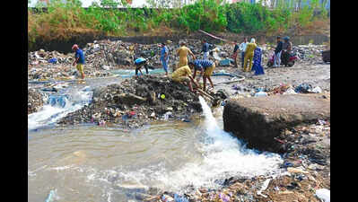 Water pipeline bursts at Mahim Causeway in Mumbai; supply disrupted in parts of Khar and Bandra