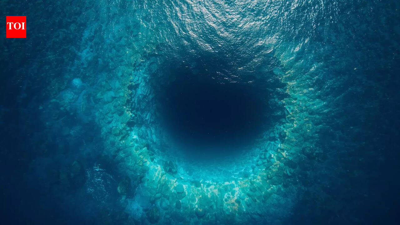 The Dragon Hole of the South China Sea, where the ocean slowly runs out of oxygen