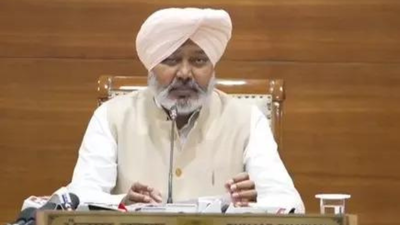 AAP leaders detained during protest over Bajwa's remarks against Punjab minister