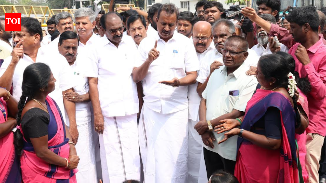 Velumani meets protesting anganwadi workers, extends AIADMK’s support to them