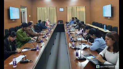 CNLU holds round table conference on AI