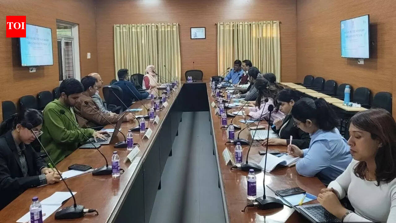 CNLU holds round table conference on AI