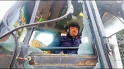 Clash breaks out during anti-encroachment drive near Medanta; cops, officials injured