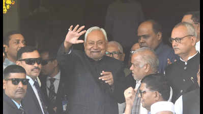 War of words between Nitish and Rabri stalls council proceedings