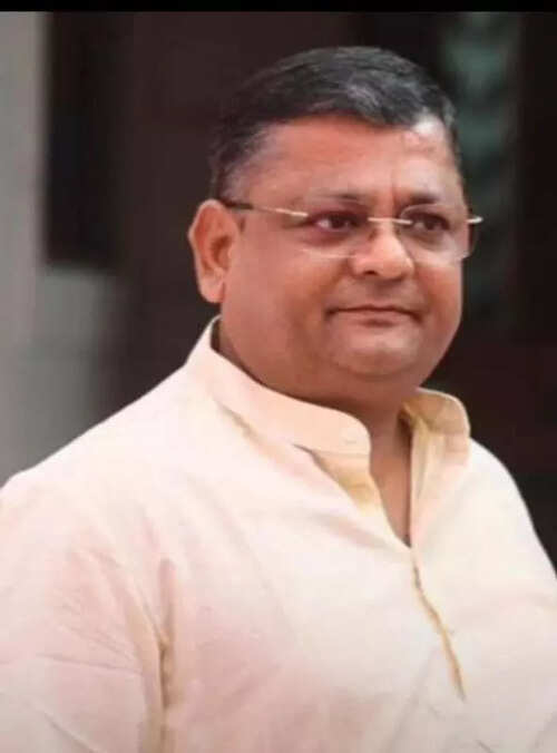 Bilimora businessman ends life under train