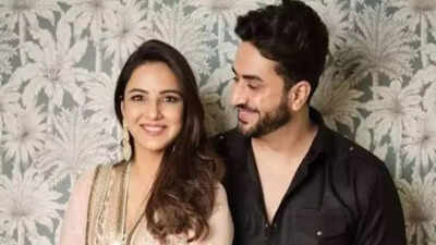 Aly Goni clears the air around viral video with a ‘mystery woman’; Jasmin says, “Guys, please calm down”