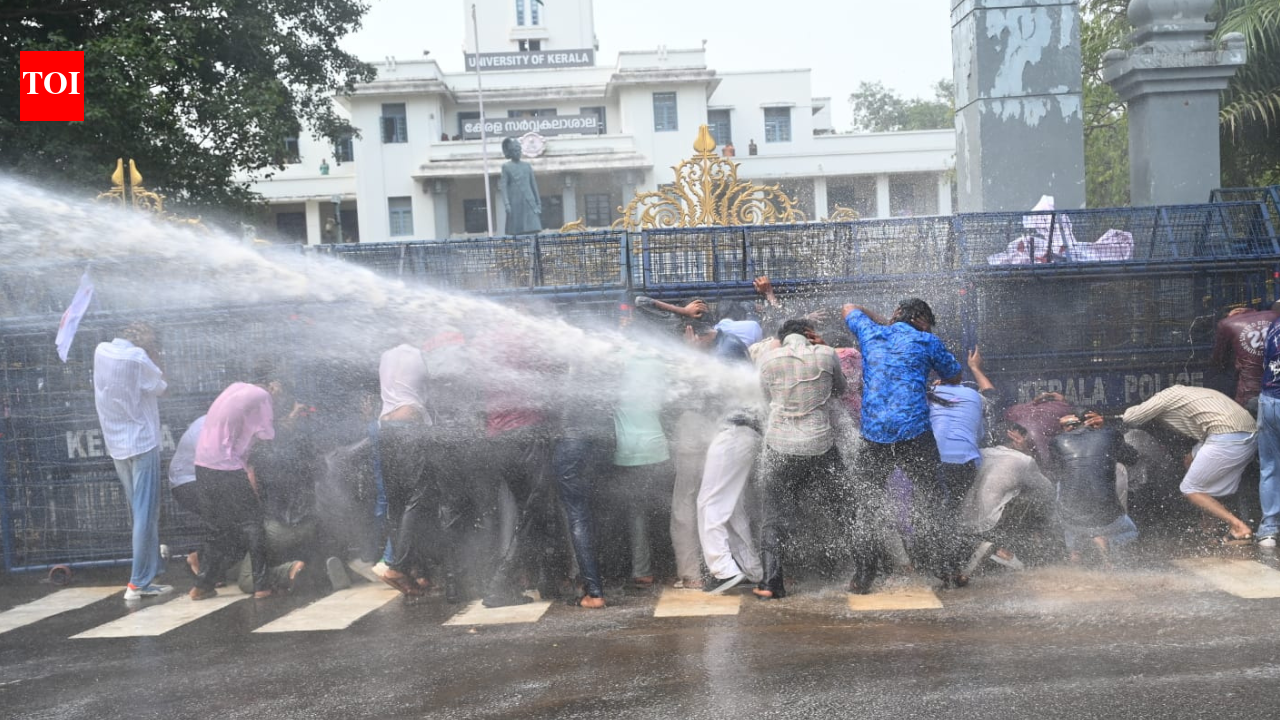 Clashes erupt at Kerala University as SFI students protest for youth festival funds