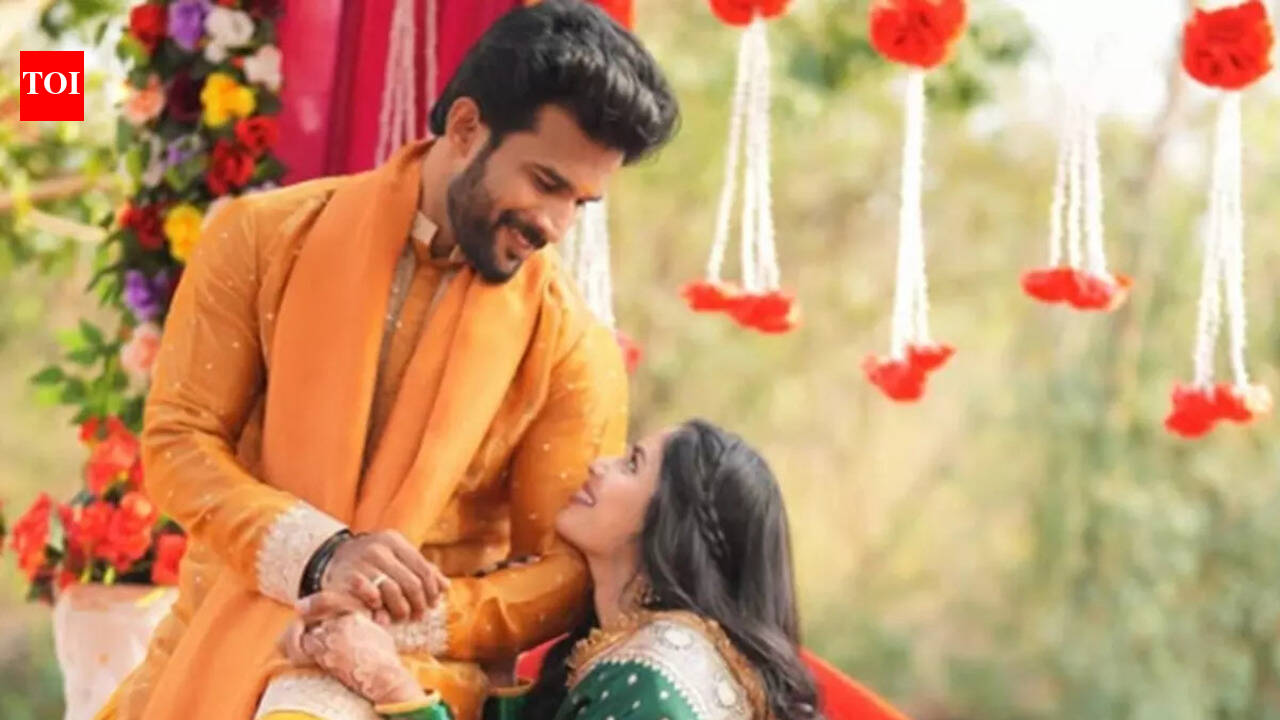 Vishhal Nikam and Akshaya Hindalkar engaged
