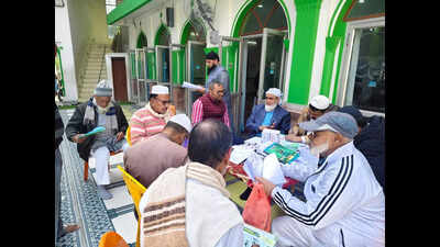 59 haj pilgrims participate in vaccination, health card camp in West Champaran