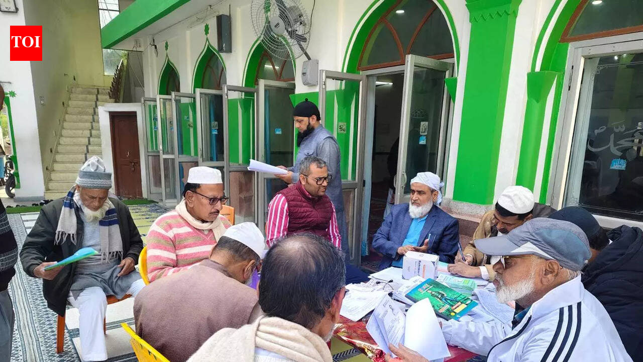 59 haj pilgrims participate in vaccination, health card camp in West Champaran