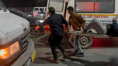 2 stop to help van driver after crash, die as truck hits themon DME