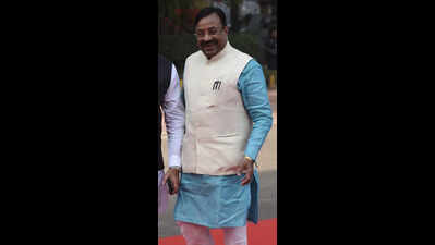 Mungantiwar rises like a phoenix from political ashes, does the unthinkable