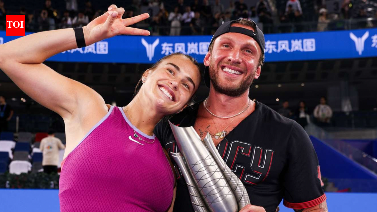 Aryna Sabalenka steps away in Dubai after Australian Open final loss as boyfriend reacts to her relaxed shopping moment