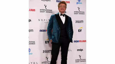  Rhys Darby to star in comedy series; Set in 19th century England