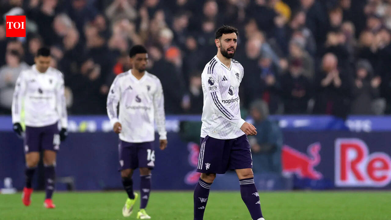 West Ham draw ends Manchester United's winning run, Spurs sink to 16th