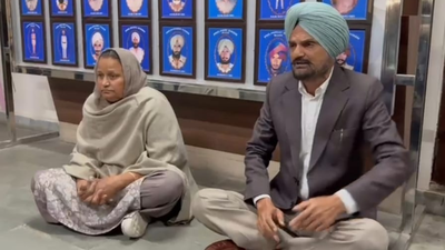 Sidhu Moosewala’s parents stage sit-in at Mansa SSP office over inaction on 6-month-old complaint