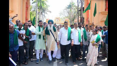 Nationwide kisan march enters Mysuru, seer urges govt to act