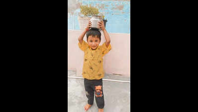 4-year-old boy dies after e-rickshaw hits him outside school