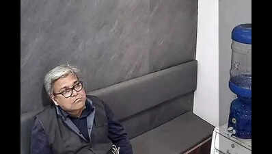 Man impersonates doc to scam clinics, labs