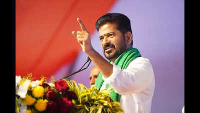 Revanth meets Kharge, exudes confidence of Cong win in civic polls