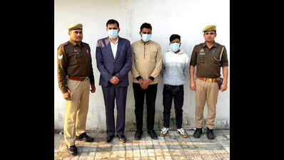 Sex racket operating out of Vaishali hotel busted, manager held
