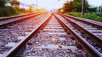 புட்காம்-கத்ரா சிறப்பு ரயில் பெட்டியில் விஸ்டாடோம் பெட்டி சேர்க்கப்படுவதால், காஷ்மீரில் இயற்கை எழில் கொஞ்சும் ரயில் பயணம் ஊக்கமளிக்கிறது; சேவை கத்ரா வரை நீட்டிக்கப்பட்டது