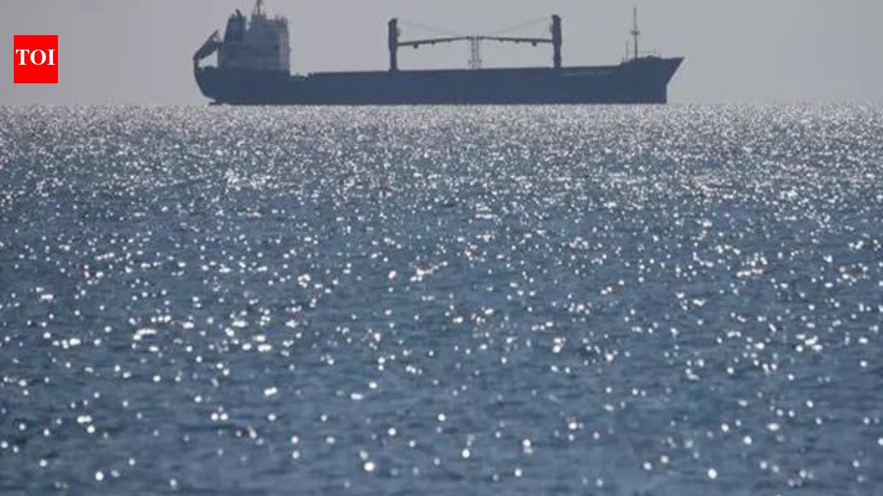 US navy ships collide in Caribbean as mid-sea refuelling goes wrong