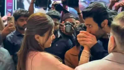 When Vijay Deverakonda displayed PDA towards Rashmika Mandanna at an event after engagement rumours