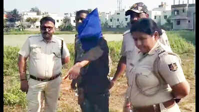 Transgender lost life to save Rs 10 from snatcher