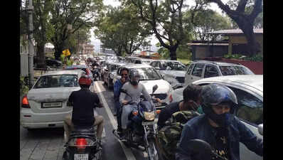 Traffic chaos grips Mussoorie, Nainital as tourist rush overwhelms hill towns